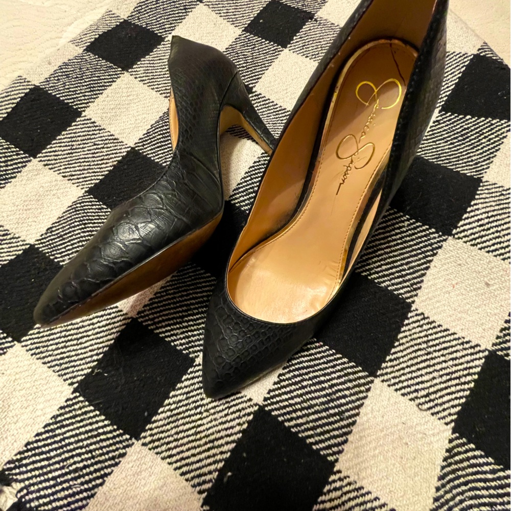 Jessica Simpson pumps size 9 Medium. Great condition!
